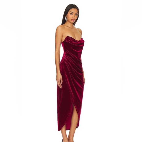 Astr the label Meghan Velvet dress - Picture 3 of 4